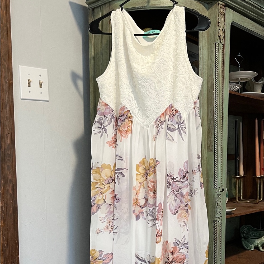 Filly Flair White Floral Maxi Dress with Lace Bodice